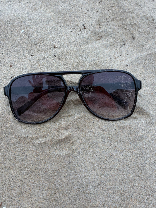 Coastal Cool Sunglasses 🖤